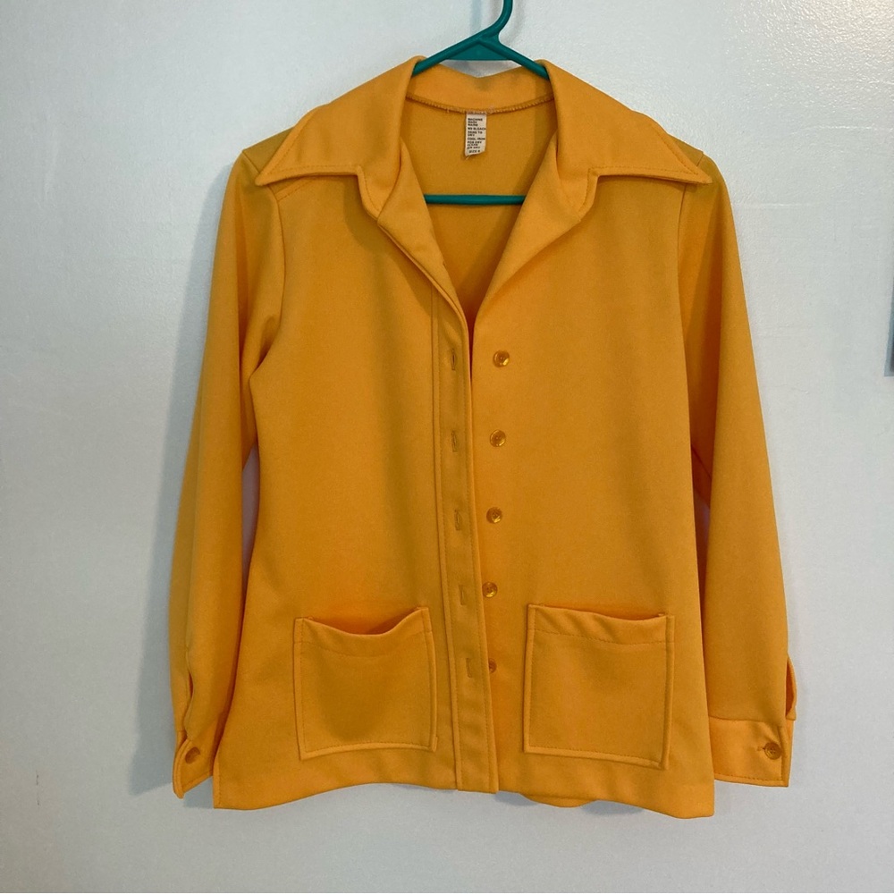 vintage fitted gold jacket with pockets for business or show